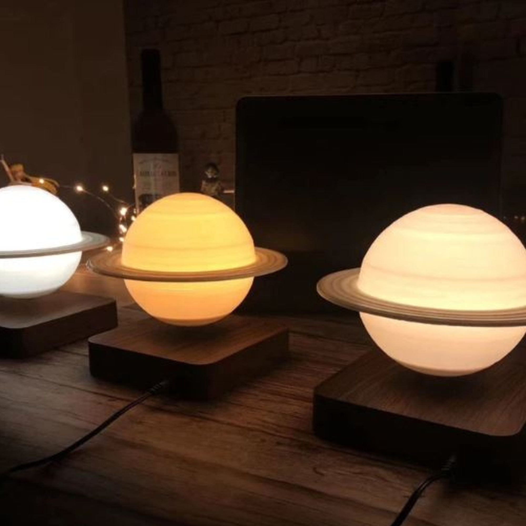 Anti-Gravitational Saturn Night Lamp